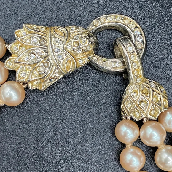 Eccentric Glam Vintage Glass Pearl and Rhinestone Hook Clasp Necklace - Picture 4 of 12
